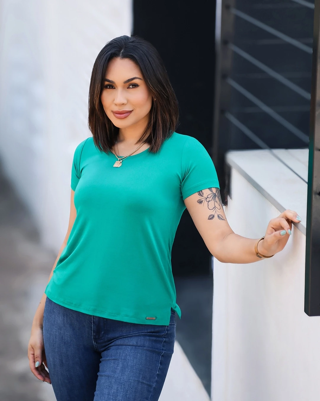 BLUSA JULI MANGA CURTA VISCOLYCRA 